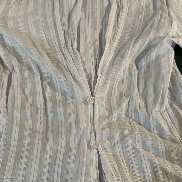 Olsenboye Button Up White Top Size Medium - Picture 7 of 8